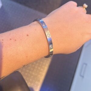 Stainless steel “leve” bracelet with 4 rhinestones, does NOT include screwdriver